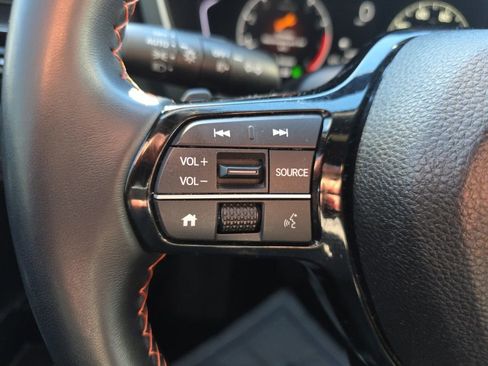 Used 2025 Honda Pilot Sport image 27