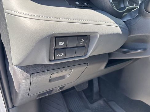 Used 2024 Toyota Highlander XLE AWD/4WD image 6