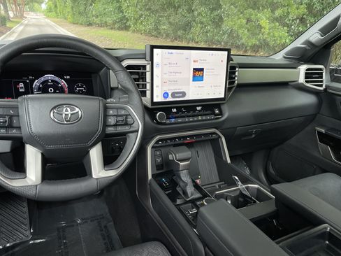 Used 2025 Toyota Tundra Limited AWD/4WD image 29