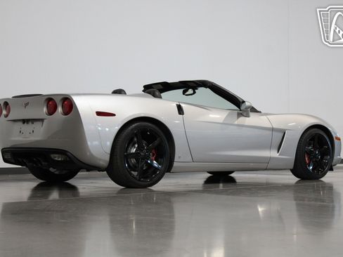 Used 2005 Chevrolet Corvette w/ Preferred Equipment Group image 17