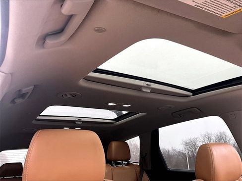 Used 2019 Buick Enclave Essence image 19