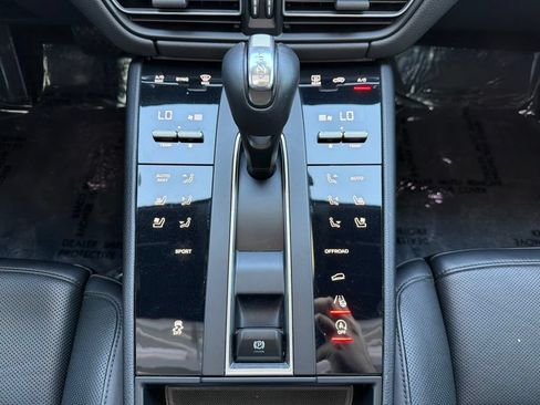 Used 2024 Porsche Macan AWD/4WD image 19