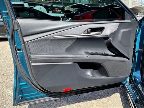 Used 2025 Toyota Camry SE w/ Convenience Package image 24