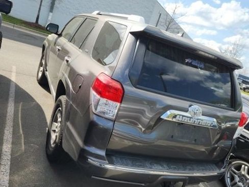 Used 2012 Toyota 4Runner SR5 image 4