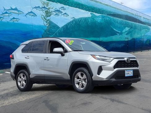 Used 2022 Toyota RAV4 XLE FWD image 1