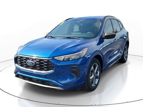 Used 2023 Ford Escape ST-Line w/ Tech Pack #1 FWD image 3