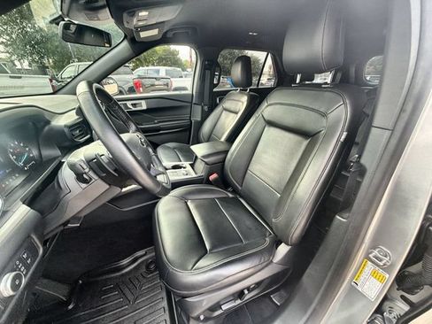 Used 2020 Ford Explorer XLT w/ Equipment Group 202A AWD/4WD image 18