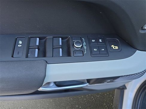 Certified 2021 Land Rover Defender 110 X-Dynamic SE image 29