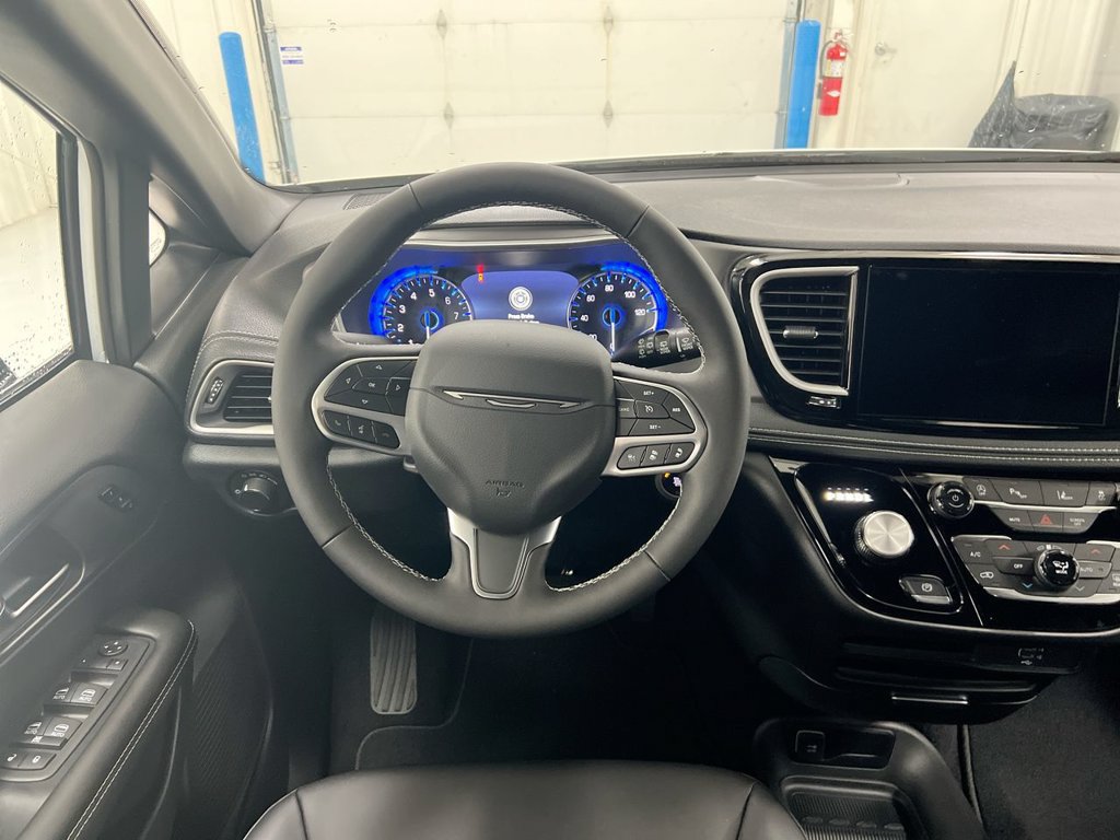 New 2027 Chrysler Pacifica Select AWD/4WD image 11