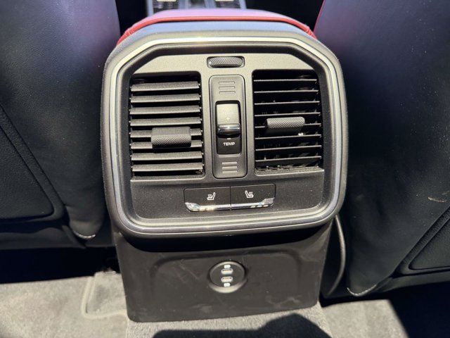 Certified 2024 Porsche Macan AWD/4WD image 18