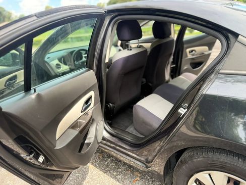 Used 2015 Chevrolet Cruze LS FWD image 4