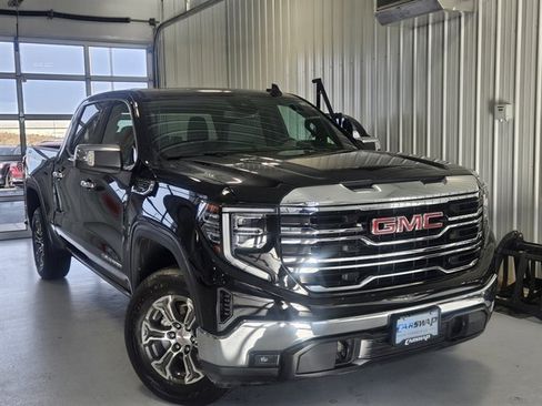 Used 2024 GMC Sierra 1500 SLT image 1