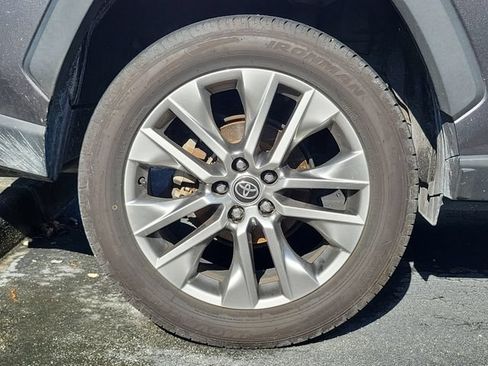 Used 2023 Toyota RAV4 XLE Premium FWD image 4