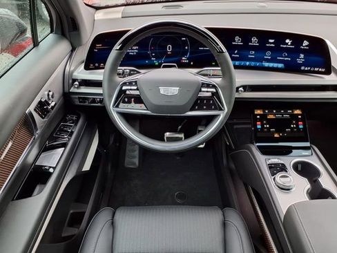 New 2026 Cadillac Vistiq Luxury image 16