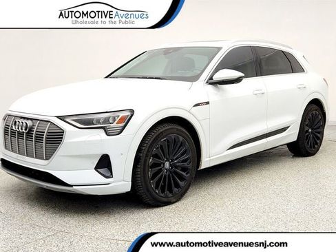 Used 2019 Audi e-tron Prestige w/ Prestige Package image 1