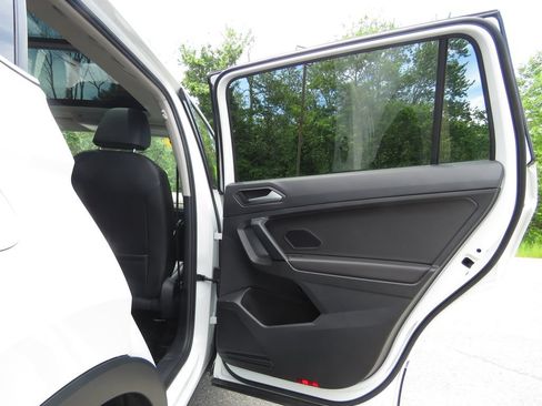 Used 2019 Volkswagen Tiguan SEL AWD/4WD image 15