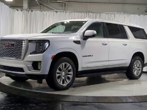 Used 2024 GMC Yukon XL Denali w/ Advanced Technology Package AWD/4WD image 5