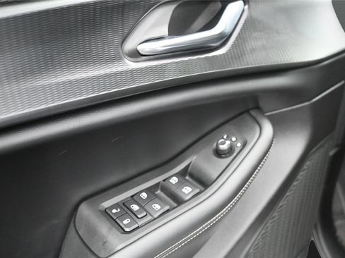 Used 2025 Jeep Grand Cherokee Altitude AWD/4WD image 7