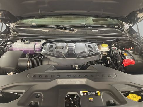 New 2026 Jeep Grand Wagoneer Summit AWD/4WD image 9