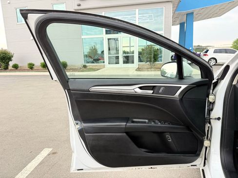 Used 2019 Ford Fusion SE FWD image 10