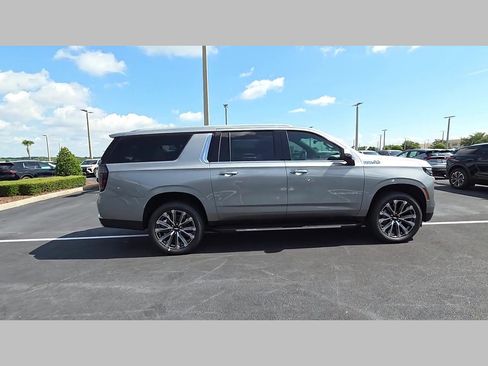 New 2026 Chevrolet Suburban High Country w/ Sun And Tow Package AWD/4WD image 22