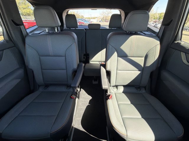 Used 2026 GMC Acadia AT4 w/ LPO, All-Weather Package AWD/4WD image 16