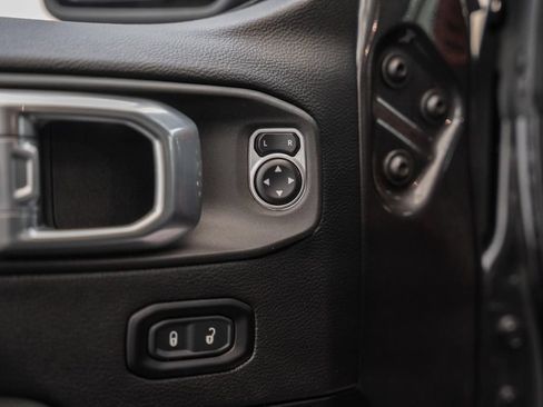 Used 2024 Jeep Wrangler Unlimited Sahara w/ Technology Group AWD/4WD image 41