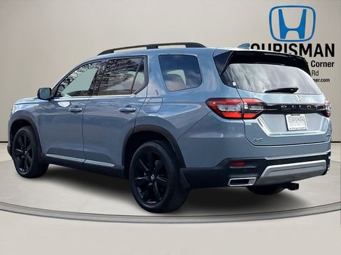 Used 2024 Honda Pilot Touring image 4