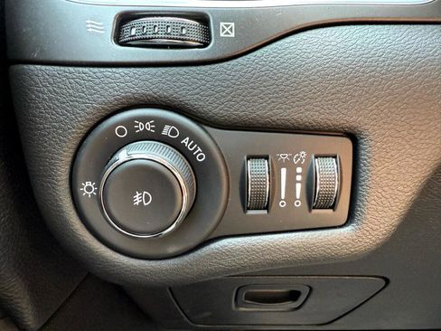 Used 2021 Jeep Cherokee Trailhawk image 20