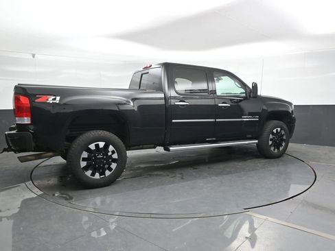 Used 2011 GMC Sierra 2500 Denali w/ Suspension Package, Off-Road AWD/4WD image 4