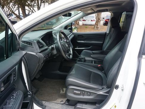 Used 2024 Honda Odyssey EX-L image 2