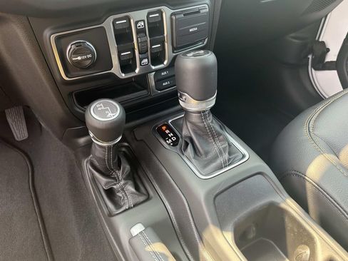 New 2026 Jeep Wrangler Unlimited Sahara AWD/4WD image 4