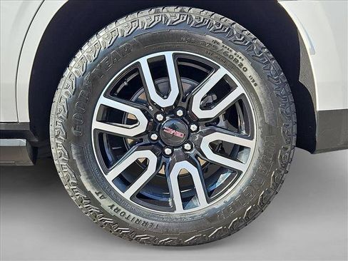 Used 2024 GMC Yukon AT4 w/ AT4 Premium Plus Package AWD/4WD image 19