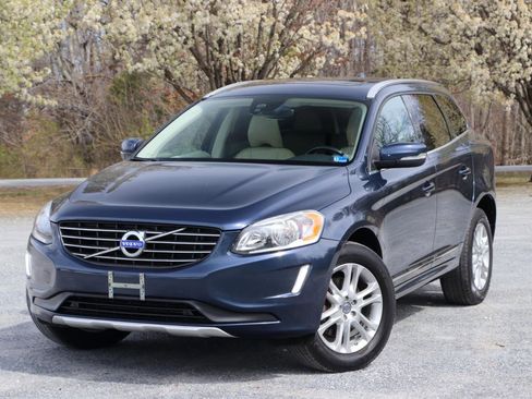 Used 2015 Volvo XC60 T5 w/ Proximity Package image 40