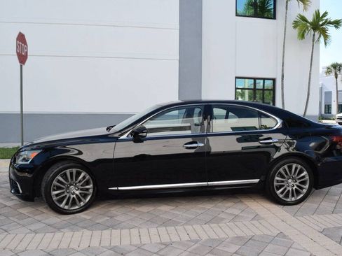 Used 2013 Lexus LS 460 AWD w/ Comfort Pkg image 4