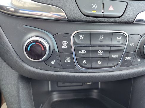 Used 2023 Chevrolet Equinox LT image 27