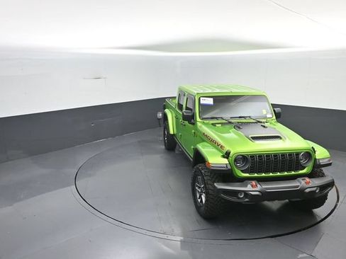 Used 2025 Jeep Gladiator Mojave w/ Convenience Group AWD/4WD image 20