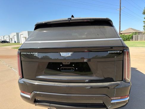 Used 2025 Cadillac Escalade IQ Luxury 2 AWD/4WD image 4