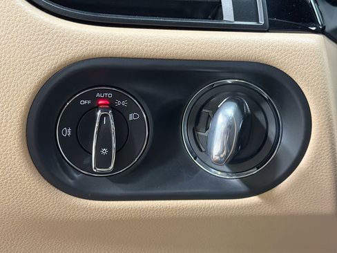 Certified 2025 Porsche Macan image 35