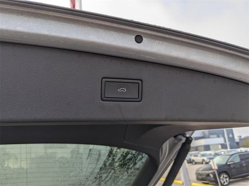 Certified 2023 Volkswagen Tiguan SE image 15