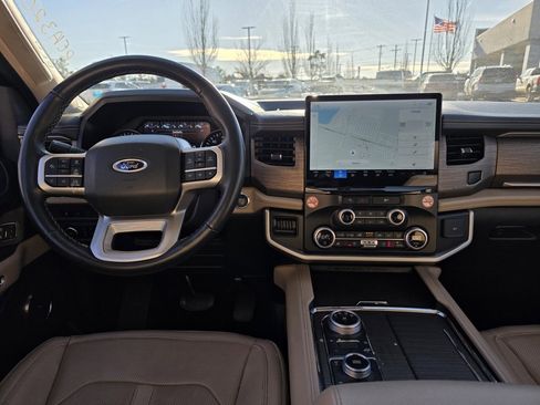 Used 2024 Ford Expedition Limited image 17