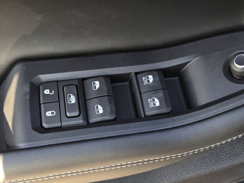 New 2025 Jeep Grand Cherokee Altitude image 11