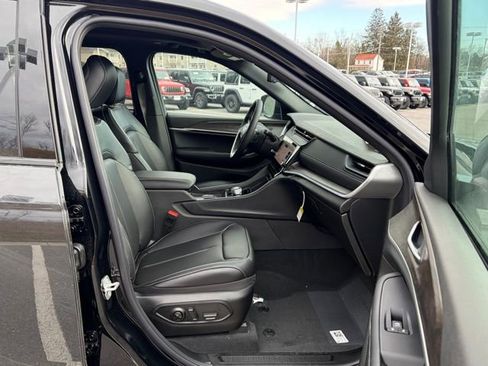 New 2026 Jeep Grand Cherokee Limited w/ Luxury Tech Group II AWD/4WD image 29