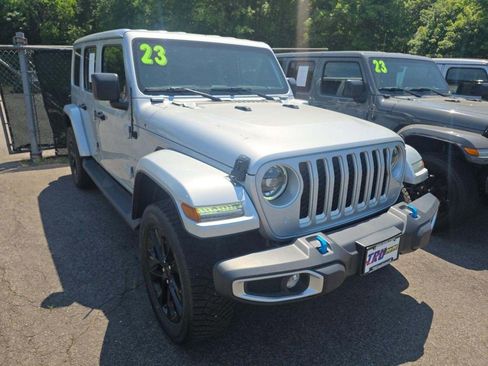 Used 2023 Jeep Wrangler Unlimited Sahara w/ Cold Weather Group AWD/4WD image 3