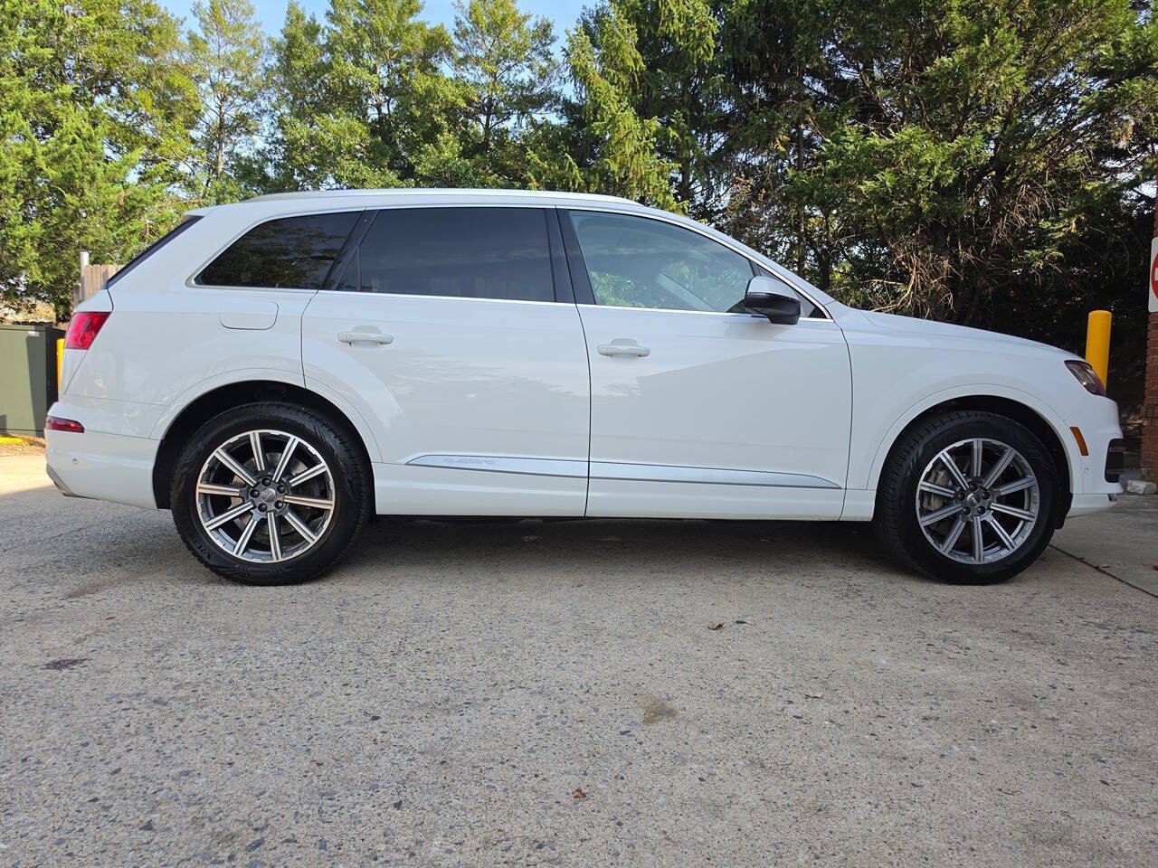 Used 2019 Audi Q7 3.0T Premium Plus w/ Premium Plus Package AWD/4WD image 2
