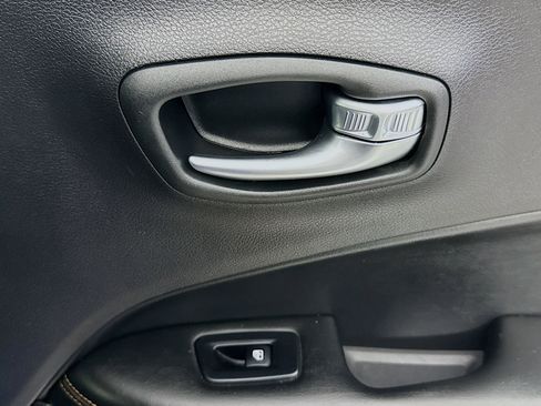 Used 2018 Jeep Compass Limited w/ Navigation Group image 30