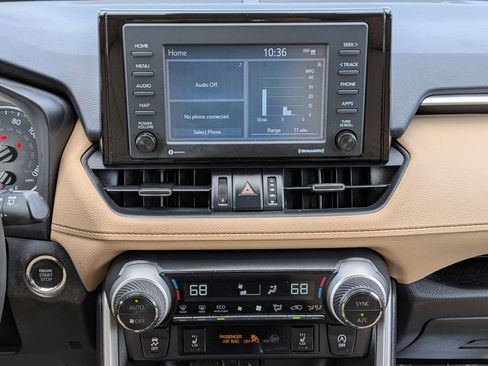 Used 2021 Toyota RAV4 XLE Premium image 19