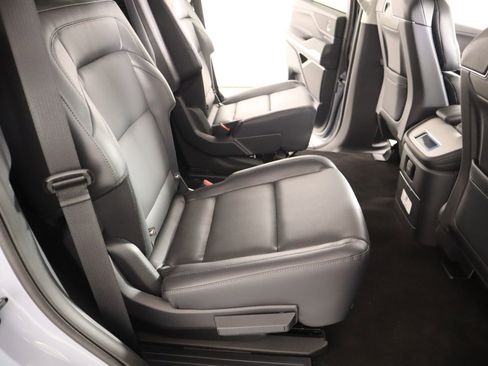 New 2026 Lincoln Navigator Premiere AWD/4WD image 16