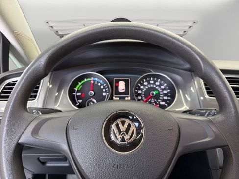 Used 2016 Volkswagen e-Golf SE FWD image 18