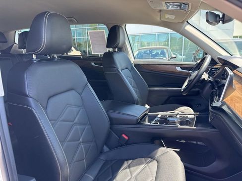 Used 2025 Volkswagen Atlas SE AWD/4WD image 15